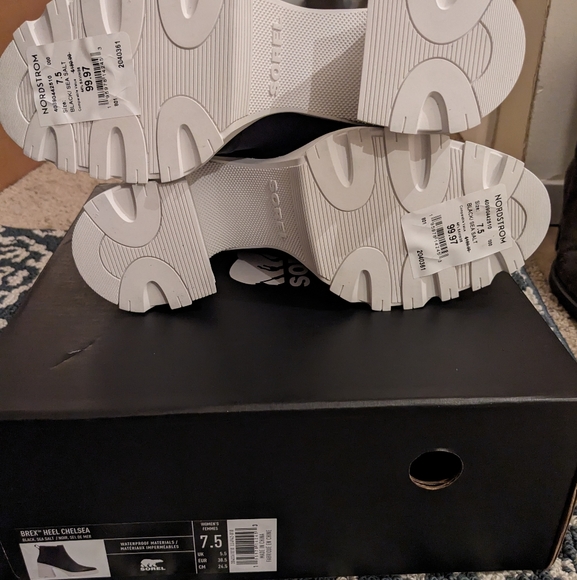 NIB SOREL Brex heeled waterproof Chelsea boots - Picture 2 of 6